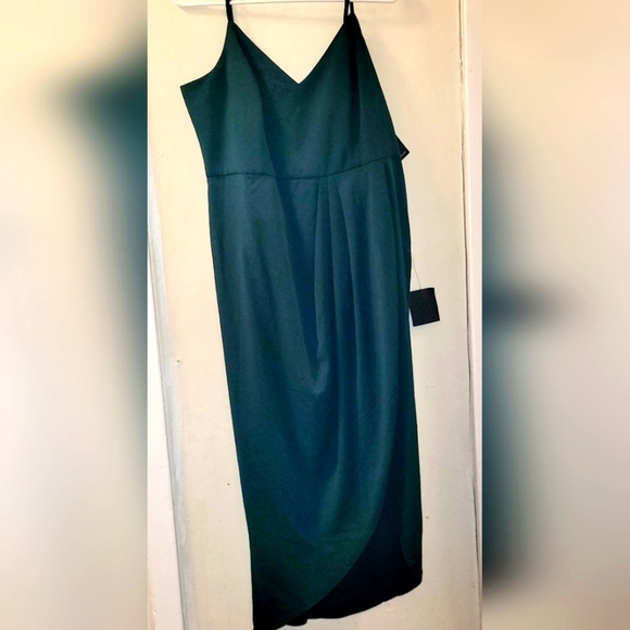 Lulus Dresses & Skirts - Lulus Emrald Green Midi Dress Siz L NWT